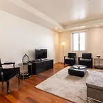 Exclusive Chiado Deluxe, Elegant & Spacious 3 Br * Lisbon