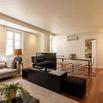 Exclusive Chiado Deluxe, Elegant & Spacious 3 Br Lisboa