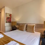 Exclusive Chiado Deluxe, Elegant & Spacious 3 Br شقة *