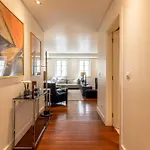 Exclusive Chiado Deluxe, Elegant & Spacious 3 Br *