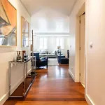 Апартаменти Exclusive Chiado Deluxe, Elegant & Spacious 3 Br Лісабон