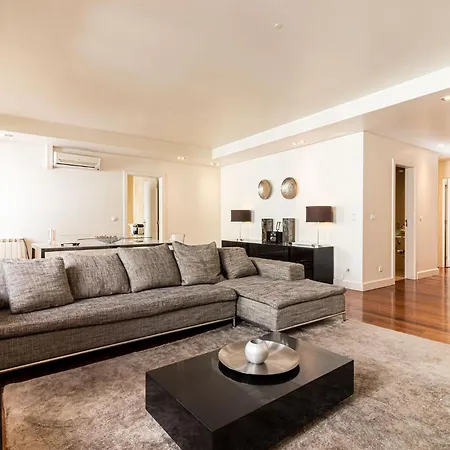 Апартаменти Exclusive Chiado Deluxe, Elegant & Spacious 3 Br Лісабон