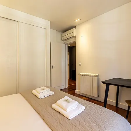 Exclusive Chiado Deluxe, Elegant & Spacious 3 Br