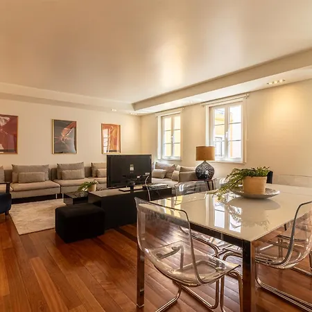 Exclusive Chiado Deluxe, Elegant & Spacious 3 Br Apartman *