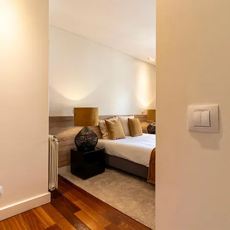 Exclusive Chiado Deluxe, Elegant & Spacious 3 Br Apartman *