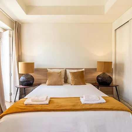 Exclusive Chiado Deluxe, Elegant & Spacious 3 Br Lejlighed *