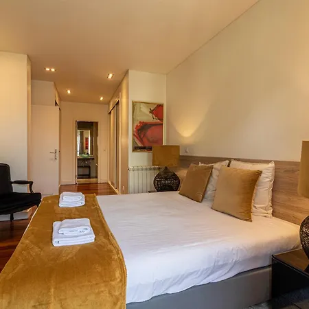 Exclusive Chiado Deluxe, Elegant & Spacious 3 Br Apartment *