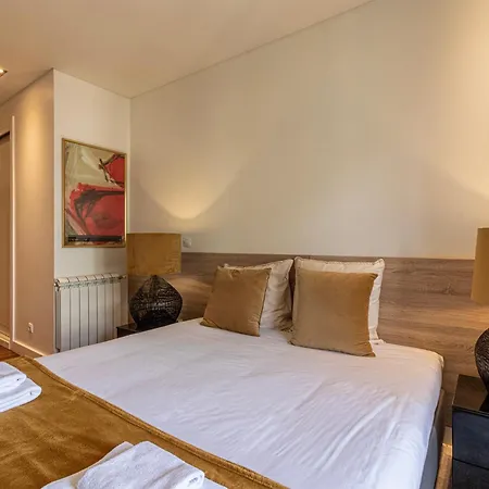 Exclusive Chiado Deluxe, Elegant & Spacious 3 Br Apartment *