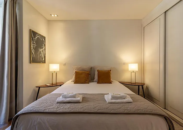 Exclusive Chiado Deluxe, Elegant & Spacious 3 Br *