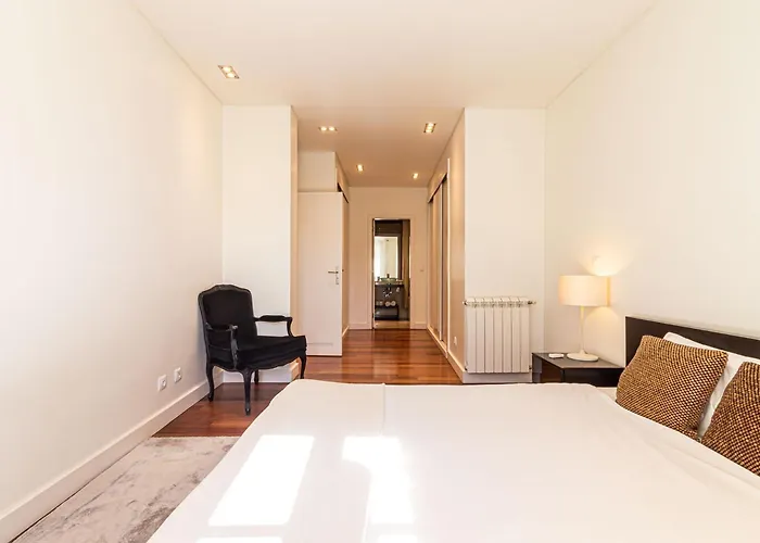 Exclusive Chiado Deluxe, Elegant & Spacious 3 Br Apartament Lizbona