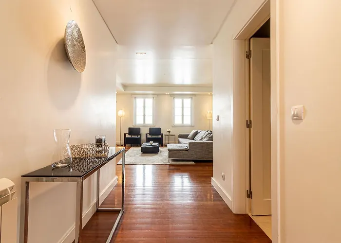 Exclusive Chiado Deluxe, Elegant & Spacious 3 Br Apartamento