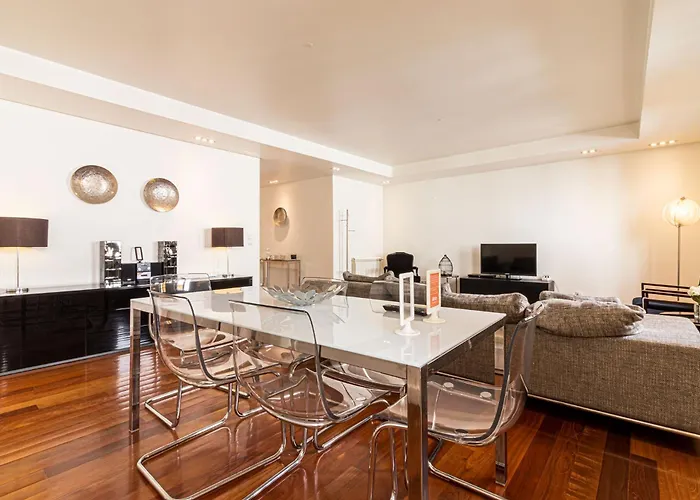 Apartament Exclusive Chiado Deluxe, Elegant & Spacious 3 Br Lizbona