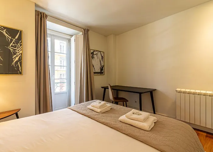 Exclusive Chiado Deluxe, Elegant & Spacious 3 Br * Lisboa