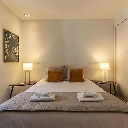 Exclusive Chiado Deluxe, Elegant & Spacious 3 Br *