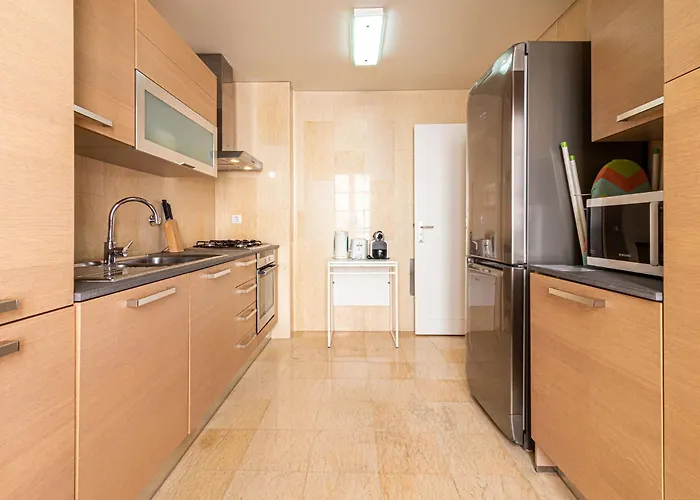 Exclusive Chiado Deluxe, Elegant & Spacious 3 Br Лиссабон