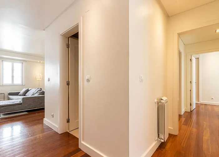 Exclusive Chiado Deluxe, Elegant & Spacious 3 Br