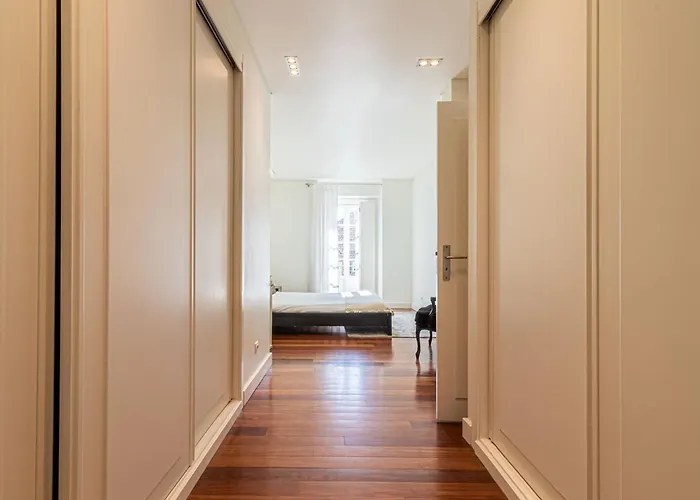 Апартаменты Exclusive Chiado Deluxe, Elegant & Spacious 3 Br