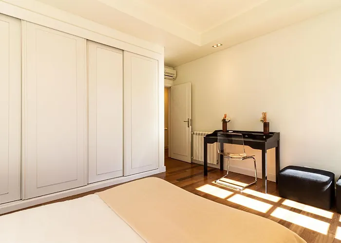 Exclusive Chiado Deluxe, Elegant & Spacious 3 Br Apartment