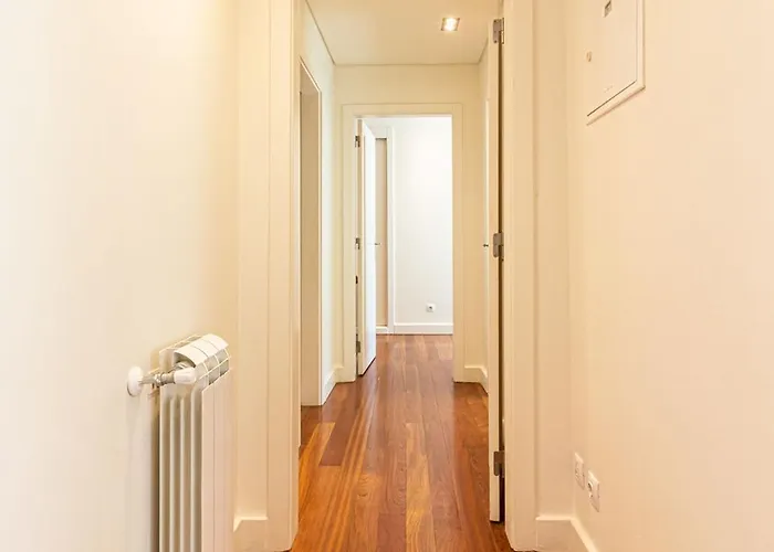 Apartment Exclusive Chiado Deluxe, Elegant & Spacious 3 Br Lisbon