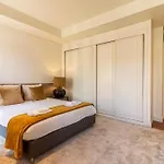 Exclusive Chiado Deluxe, Elegant & Spacious 3 Br Lägenhet *