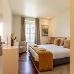 Exclusive Chiado Deluxe, Elegant & Spacious 3 Br Lägenhet *