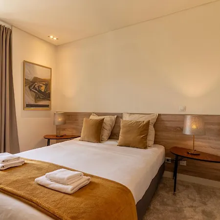 Exclusive Chiado Deluxe, Elegant & Spacious 3 Br 아파트 리스본