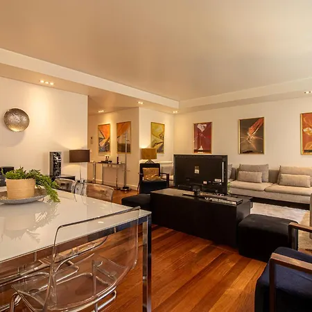 아파트 Exclusive Chiado Deluxe, Elegant & Spacious 3 Br 리스본